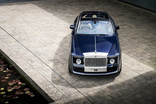  Torsten Müller - CEO của Rolls Royce cho biết: Ai cũng biết đây là chiếc xe được sản xuất mới đắt nhất thế giới cho tới thời điểm này, nhưng sẽ chẳng thể có con số nào đủ, bởi Rolls Royce Sweptail là một giấc mơ 