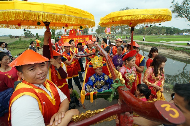 Lễ rước vua "sống" trên kiệu ngả nghiêng ở Hà Nội - 11
Quan Đề Lĩnh.