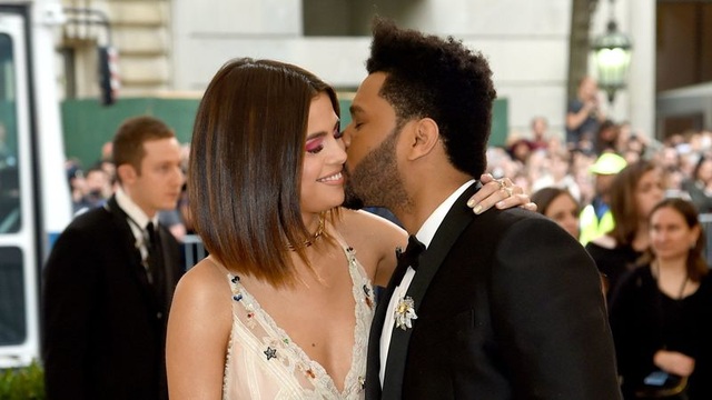 Selena Gomez không còn muốn che giấu quan hệ với The Weeknd - 2
Trả lời phỏng vấn ngày 10/6 vừa qua, Selena lần đầu chia sẻ về chuyện tình cảm của mình với bạn trai người Canada hơn 3 tuổi