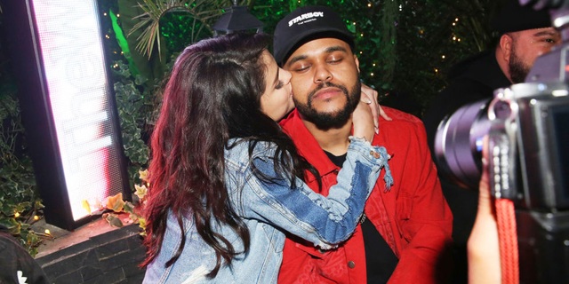 Selena Gomez không còn muốn che giấu quan hệ với The Weeknd - 4
Tôi nghĩ sẽ rất mệt mệt mỏi, mất thời gian khi bạn cứ phải cố gắng để che giấu mọi thứ. Tôi muốn được hạnh phúc, được sống là chính mình và tôi không quan tâm tới những lời bình luận xung quanh.