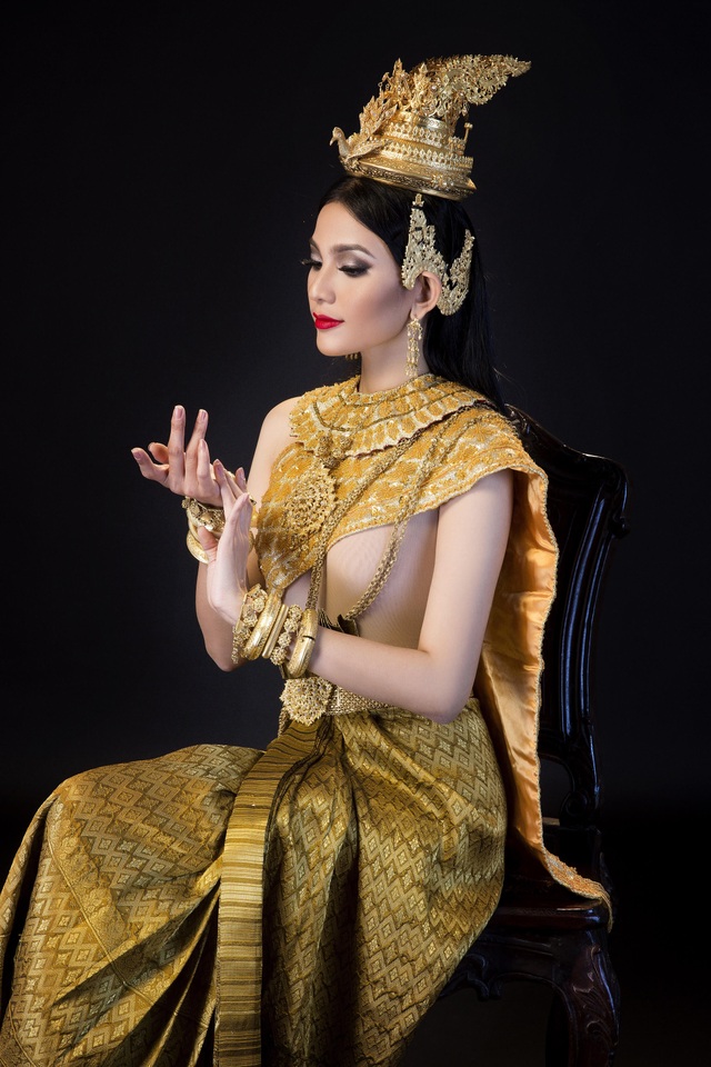 Á hậu Trương Thị May hóa cô gái Khmer xinh đẹp - 10
Á hậu Trương Thị May thấy lòng bình yên hơn khi làm những việc có ích cho xã hội