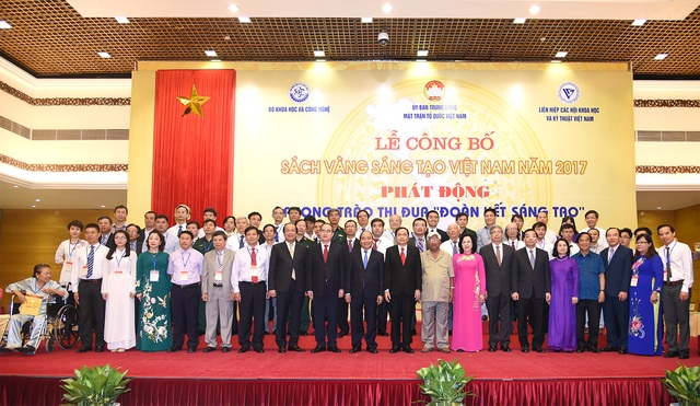 "Thủ tướng luôn trân trọng và lắng nghe ý kiến các nhà khoa học" - 2
Lễ công bố Sách vàng sáng tạo Việt Nam năm 2017