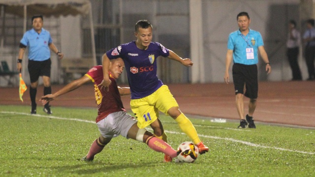 Hoà Sài Gòn FC, Hà Nội FC lỡ cơ hội giành ngôi đầu bảng V-League - 1 Hà Nội FC (áo xanh) không thể vượt qua Sài Gòn FC (ảnh: Trọng Vũ)