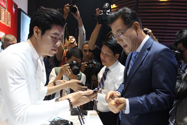 Hàng loạt ngân hàng triển khai giải pháp thanh toán di động Samsung Pay - 2 Hàng loạt ngân hàng triển khai giải pháp thanh toán di động Samsung Pay - 2