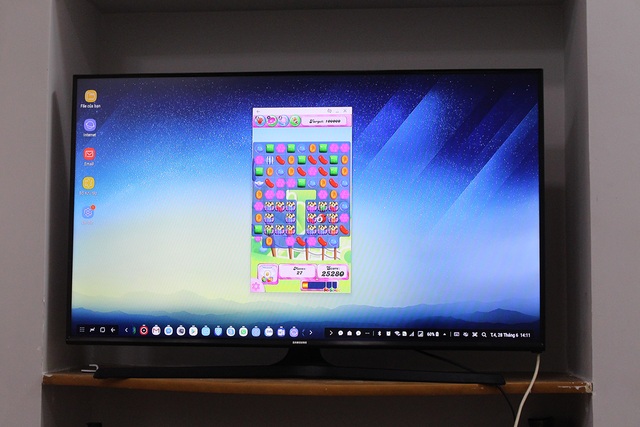 Cận cảnh thiết bị biến smartphone thành PC Samsung DeX tại Việt Nam - 10 Ngoài ra, máy cũng có thể chơi game nhưng lưu ý rằng, các tựa game có thể hỗ trợ chuột và bàn phím. Những tựa game dùng thao tác cảm ứng, đua xe thông qua con quay hồi chuyển đều chưa thể dùng được trên thiết bị này.