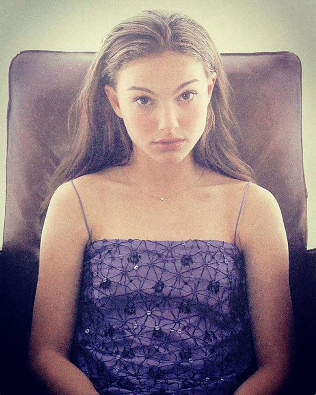 Ngỡ ngàng hình ảnh “tuổi teen” của các ngôi sao hàng đầu thế giới - 8 Nữ hoàng Padmé Amidala trong “Chiến tranh giữa các vì sao”- Natalie Portman với vẻ đẹp quyến rũ từ khi còn là một thiếu nữ.