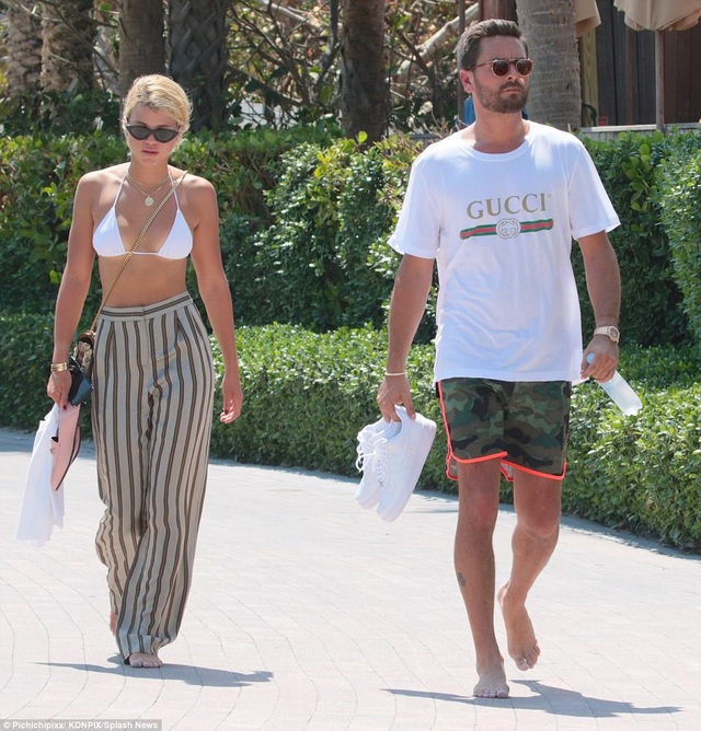 "Tay chơi" Scott Disick chính thức hò hẹn với con gái của Lionel Richie - 18
Sau khi Kourtney hò hẹn với bạn trai mới, Scott lao vào những mối quan hệ ngắn ngủi khác nhau. Vì các con, Scott và Kourtney vẫn thỉnh thoảng gặp gỡ và đi du lịch cùng nhau.