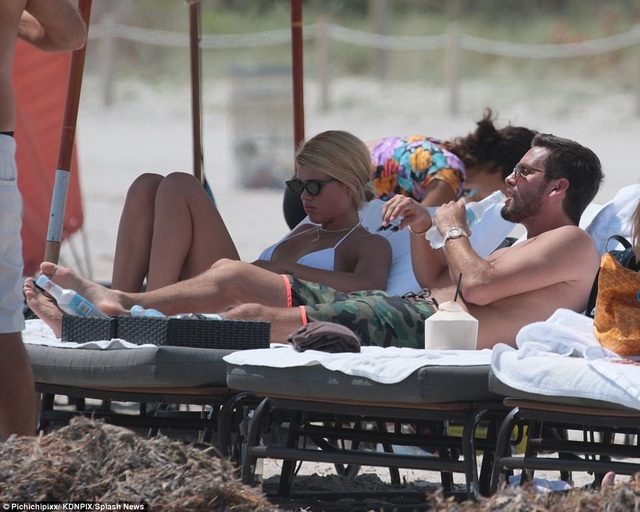 "Tay chơi" Scott Disick chính thức hò hẹn với con gái của Lionel Richie - 8 "Tay chơi" Scott Disick chính thức hò hẹn với con gái của Lionel Richie - 8