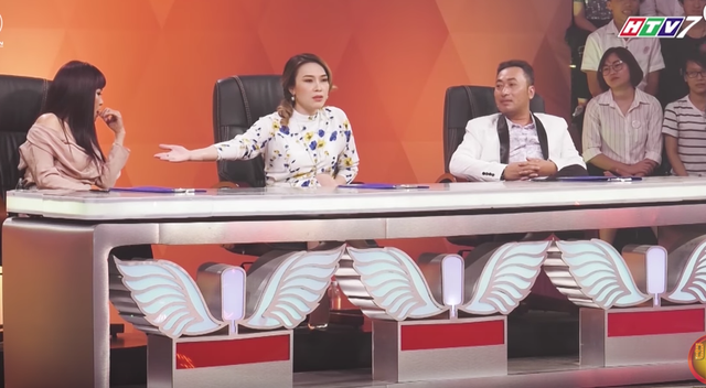 Phương Thanh xem bói cho Mỹ Tâm.
