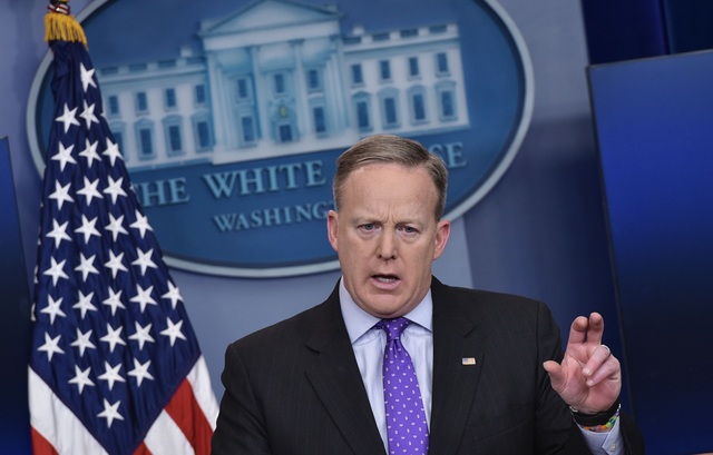Quan chức Nhà Trắng xin lỗi vì “vạ miệng” - 1 Thư ký báo chí Nhà Trắng Sean Spicer. (Ảnh: Getty)
