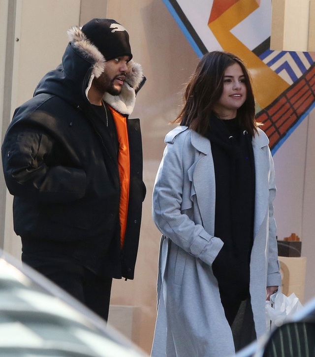 Selena Gomez rạng ngời hạnh phúc bên tình mới The Weeknd - 5 Selena Gomez rạng ngời hạnh phúc bên tình mới The Weeknd - 5