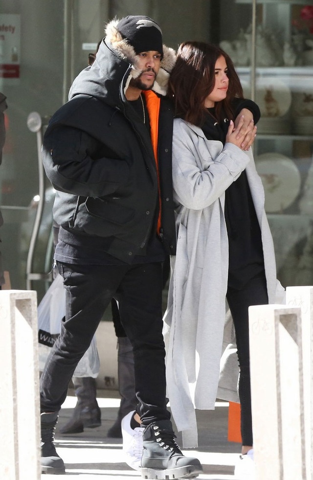Selena Gomez rạng ngời hạnh phúc bên tình mới The Weeknd - 3
Từ khi yêu The Weeknd, Selena Gomez tăng cân đáng kể. Cô bầu bĩnh hơn, có lẽ vì hạnh phúc và thoải mái.