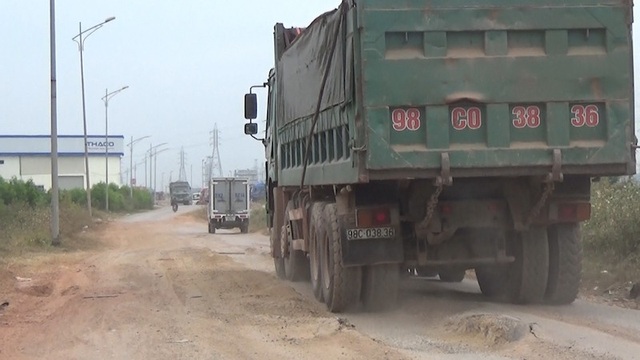 Bắc Giang: Đường gom cao tốc “hành” dân, nhà đầu tư cam kết khắc phục trước Tết nguyên đán - 5 Bắc Giang: Đường gom cao tốc “hành” dân, nhà đầu tư cam kết khắc phục trước Tết nguyên đán - 5