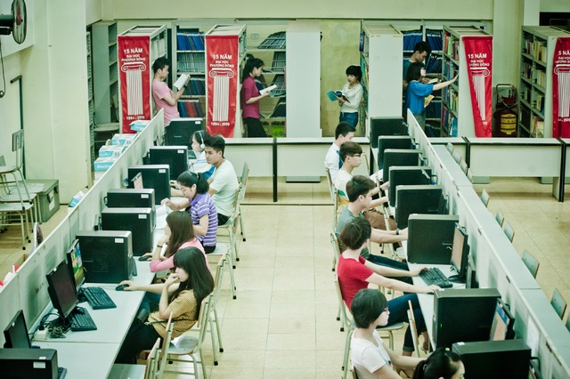 Trường Đại học Phương Đông xét tuyển nguyện vọng bổ sung đợt 2 năm 2017 - 2 Sinh viên Trường ĐH Phương Đông.