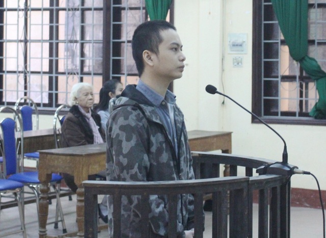 Bị cáo Hồ Phan Nhật Tân bị kết án tù 5 năm sau nhiều vụ cướp giật tại tiệm vàng