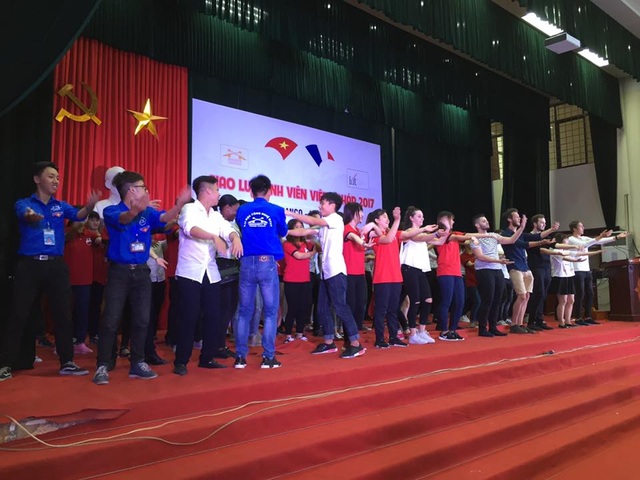 Sinh viên Việt – Pháp cuồng nhiệt trong buổi giao lưu - 2 Sinh viên Việt – Pháp cuồng nhiệt trong buổi giao lưu - 2