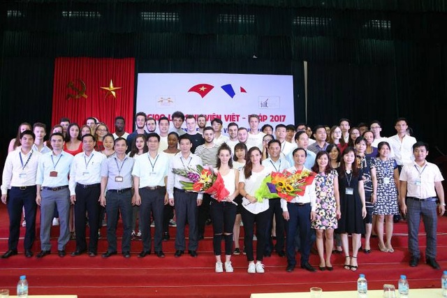 Sinh viên Việt – Pháp cuồng nhiệt trong buổi giao lưu - 6 Sinh viên Việt – Pháp cuồng nhiệt trong buổi giao lưu - 6
