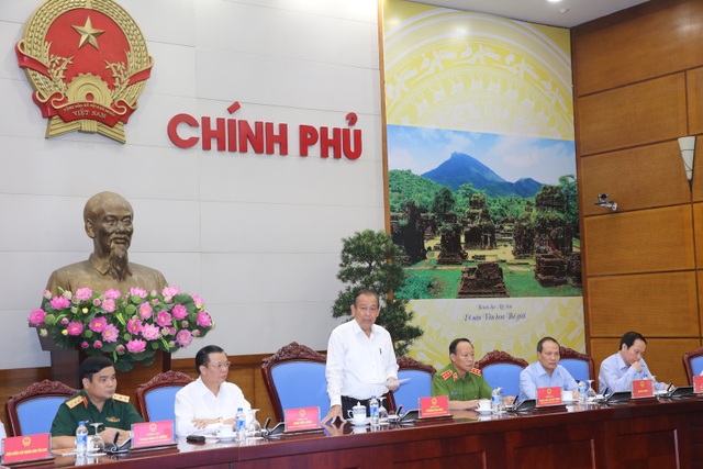 “Công an ra quân buôn lậu biết hết” (!) - 1 Phó Thủ tướng Trương Hòa Bình: Thay thế ngay những người đứng đầu cơ quan có biểu hiện bao che, dung túng cho buôn lậu.