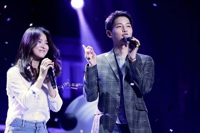 Những hình ảnh “ngọt như đường” của cặp đôi Song Hye Kyo và Song Joong Ki - 4 Những hình ảnh “ngọt như đường” của cặp đôi Song Hye Kyo và Song Joong Ki - 4