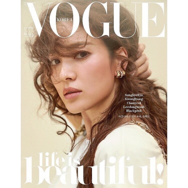 "Cô dâu tháng 10" Song Hye Kyo đẹp "nao lòng" trên tạp chí - 3
Những hình ảnh tuyệt đẹp của Song Hye Kyo trên tạp chí Vogue (Hàn Quốc), số tháng 11/2017.