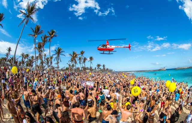 Những điểm đến "nóng" nhất trên mạng xã hội Instagram - 4 Bãi biển South Beach đôi khi được gọi là Sobe, là khu phố ven biển ở Miami. Nơi này được biết tới là thị trấn với những bữa tiệc ngày đêm xuyên suốt. Bởi vậy, không có gì lạ khi Sobe trở thành điểm nóng hút du khách trẻ tới chụp hình.