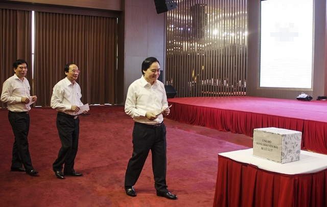 Bộ GD&ĐT phát động quyên góp ủng hộ giáo viên, học sinh bị ảnh hưởng lũ lụt - 1
Bộ trưởng Phùng Xuân Nhạ gửi lời chia buồn sâu sắc tới các gia đình có người thân bị thiệt mạng do lũ lụt