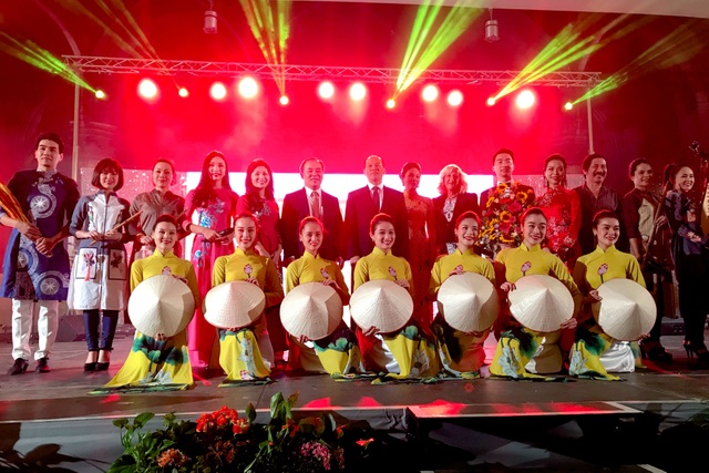 Ngày văn hóa Việt Nam tại Cộng hòa Áo - 6 Những hình ảnh về chương trình nghệ thuật “Sắc màu Việt Nam”.