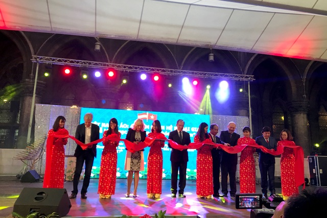 Ngày văn hóa Việt Nam tại Cộng hòa Áo - 1 Sự kiện “Ngày văn hóa Việt Nam” tại Áo đã thành công tốt đẹp, đánh dấu một mốc phát triển toàn diện hơn trong quan hệ hai nước Việt Nam và Áo.