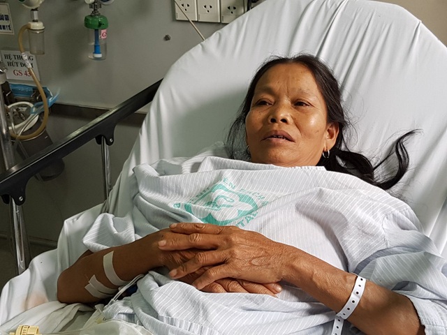 100 bệnh nhân chạy thận ở Hòa Bình sẽ không phải xuống Hà Nội chạy thận - 1 Một bệnh nhân vụ tai biến chạy thận ở BV Đa khoa tỉnh Hòa Bình đang được điều trị tại BV Bạch Mai. Ảnh: H.Hải
