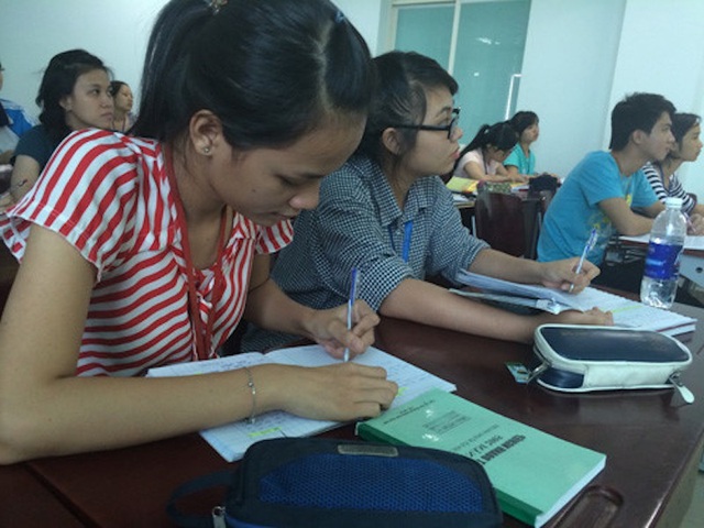 Hàng năm sinh viên tài năng có gần 60 đề tài nghiên cứu khoa học - 1 Sinh viên cử nhân tài năng của ĐH Quốc gia TP.HCM trong giờ học (ảnh minh hoạ)