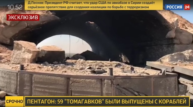Những hình ảnh đầu tiên về căn cứ Syria bị Mỹ tấn công - 1
Một nhà chứa máy bay của căn cứ Shayrat bị phá hủy sau đợt tấn công của tên lửa Mỹ. (Ảnh: RT)