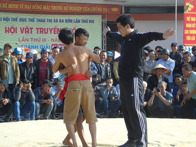 Quảng Bình: Gay cấn lễ hội vật truyền thống đầu xuân Đinh Dậu - 10 Quảng Bình: Gay cấn lễ hội vật truyền thống đầu xuân Đinh Dậu - 10