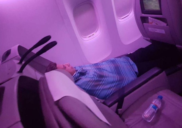 Cơ trưởng bỏ rơi khoang lái đi ngủ khi máy bay đang chở khách - 2 Sau đó, vị cơ trưởng này đã bị đình chỉ công tác