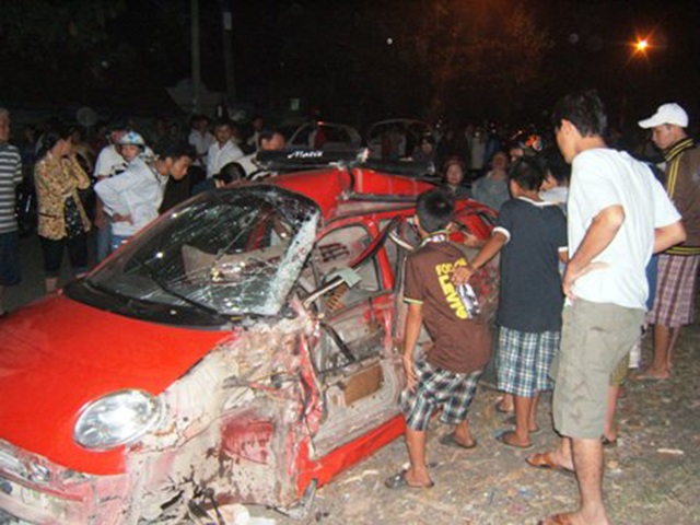 Hiện trường vụ tai nạn cầu Ghềnh khiến 2 người chết, hàng chục người bị thương xảy ra vào năm 2011.