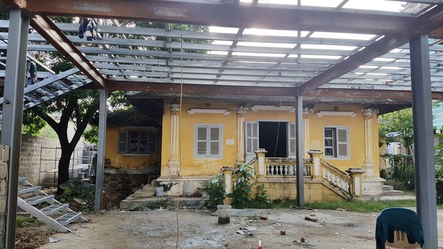 Tạm dừng thi công Trung tâm Thể dục Thể thao tại Nhà Di sản Huế - 14 Công trình án ngữ toàn bộ phần sân trước đã làm mất tổng thể không gian vườn - nhà của nhà truyền thống xưa ở Huế