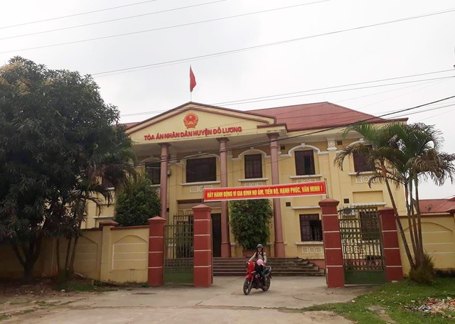 Mua đất đấu giá 15 năm không được bàn giao: TAND huyện Đô Lương đình chỉ giải quyết vụ án! - 1 TAND huyện Đô Lương đã ra quyết định đình chỉ giải quyết vụ án tranh chấp kết quả bán đấu giá giữa ông Nguyễn Mạnh Cường và Chi cục THADS huyện Đô Lương.