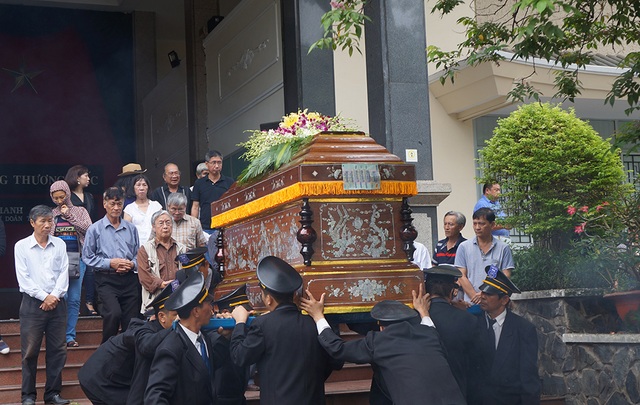 Tiễn biệt nhà thơ Thanh Tùng về nơi chín suối... - 16 Tiễn biệt nhà thơ Thanh Tùng về nơi chín suối... - 16