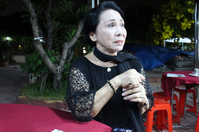 Đông đảo nghệ sĩ nổi tiếng tới viếng NSƯT Thanh Sang - 14 “Tôi quý anh Sang ở tính hào hiệp, lúc nào cũng là người đứng mũi chịu sào trong cuộc sống. Tôi hạnh phúc khi có người đồng nghiệp có nhân cách lớn. Tôi quý tính cách anh hùng của anh. Nhưng không thể thay đổi được quy luật của cuộc sống.