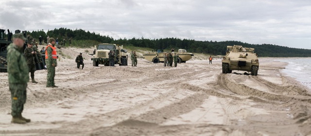 NATO tập trận rầm rộ ở cửa ngõ của Nga - 1
Cuộc tập trận tại Litvia (Ảnh: Latvijas armija/Flickr)