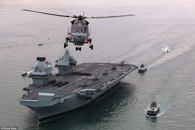 Siêu tàu sân bay Anh lần đầu cập cảng sau 6 tuần thử nghiệm - 5 Trước đó, ngày 26/6, HMS Queen Elizabeth đã rời xưởng đóng tàu quân sự Rosyth ở hạt Fife để bắt đầu quá trình thử nghiệm trên biển sau gần một thập niên chế tạo. (Ảnh: Royal Navy)