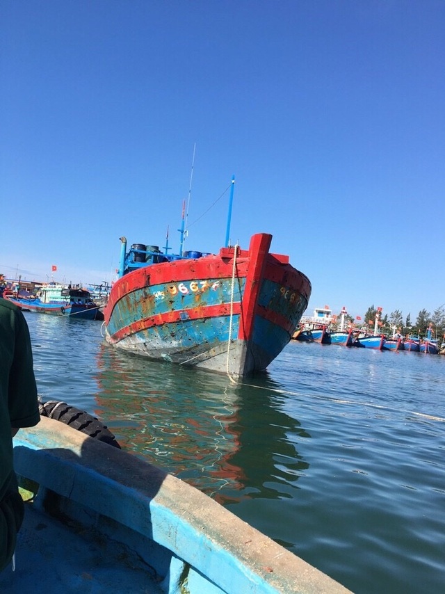 Vụ tàu cá bị bắn xối xả: Đêm kinh hoàng trong ký ức thuyền trưởng - 2 Tàu cá Quảng Ngãi có ngư dân bị tàu lạ bắn chết