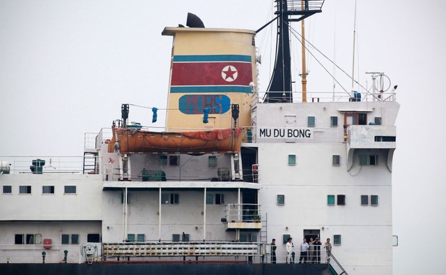 Mỹ “tố” Triều Tiên lách luật, nhập gần 1 triệu thùng dầu bất chấp lệnh trừng phạt - 1
Một tàu chở hàng Triều Tiên (Ảnh minh họa: NBC News)