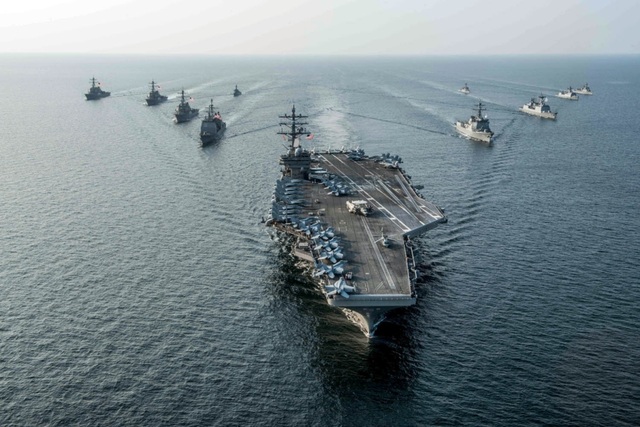 Tàu sân bay USS Ronald Reagan và các tàu Hải quân Hàn Quốc trong một cuộc tập trận chung (Ảnh: US Navy)