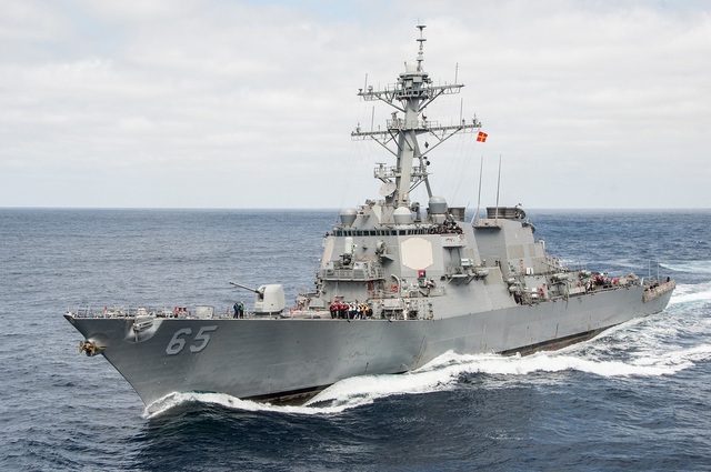 Tàu khu trục Mỹ va chạm tàu Nhật Bản - 1 Tàu khu trục USS Benfold của Mỹ (Ảnh: US Navy)