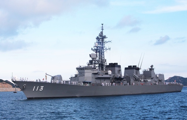 
Sazanami 113 đến Cam Ranh lần này cùng tàu sân bay trực thăng Izumo (DDH-183) - là chiến hạm lớn nhất Nhật Bản kể từ sau Thế chiến II.
