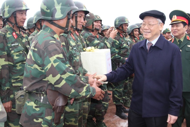 Tổng Bí thư Nguyễn Phú Trọng: Quân đội luôn là lực lượng nòng cốt đi đầu - 3 Tổng Bí thư Nguyễn Phú Trọng: Quân đội luôn là lực lượng nòng cốt đi đầu - 3