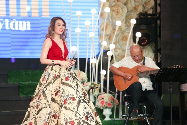 Mỹ Tâm thừa nhận đang yêu, sẽ kết hôn trong năm 2019 - 5 Những ca khúc ít khi có dịp được Mỹ Tâm trình diễn như: Anh đến thăm em đêm 30, Cám ơn người tình… được Mỹ Tâm thể hiện đầy cảm xúc đã làm nhiều khán giả không khỏi xúc động.