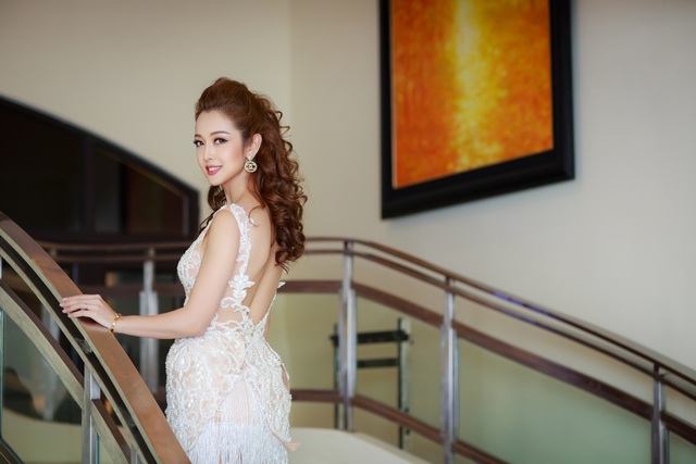 Dù bị chê “thảm hoạ”, Jennifer Phạm vẫn tự tin làm ca sỹ - 5 Dù bị chê “thảm hoạ”, Jennifer Phạm vẫn tự tin làm ca sỹ - 5