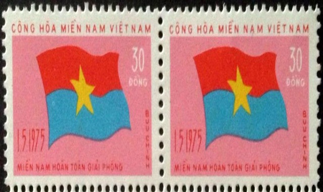 Dấu ấn ngày Giải phóng miền Nam trên những con tem Bưu chính - 4 Bộ tem “Kỷ niệm 1 năm miền Nam Việt Nam hoàn toàn giải phóng” trong dòng tem Chính phủ Cách mạng Lâm thời Cộng hòa miền Nam Việt Nam (1970-1976), phát hành ngày 1/5/1976, do họa sĩ Đỗ Việt Tuấn thiết kế với hình ảnh Cờ Mặt trận dân tộc giải phóng miền Nam Việt Nam và dòng chữ “Miền Nam hoàn toàn giải phóng”.