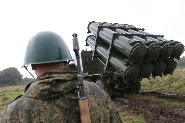Hệ thống phòng thủ tên lửa bờ biển Bal chuẩn bị phóng tên lửa hành trình chống hạm trong cuộc tập trận chung Zapad-2017 giữa Nga và Belarus ở vùng Kaliningrad của Nga.